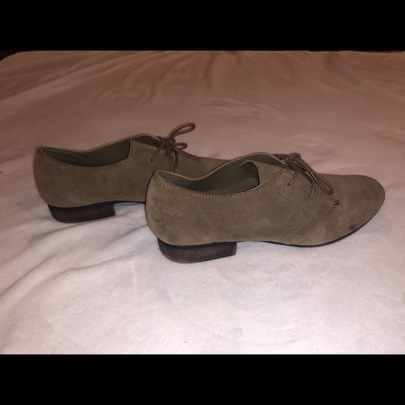 Shoes - Picture 2 of 5